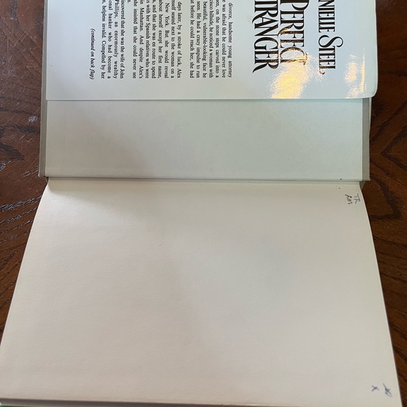 Danielle Steel hardcover books | set of 4 - Picture 6 of 12